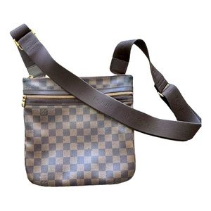 LOUIS VUITTON
Mott crossbody bag
